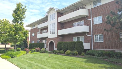 202-706 E 63rd St, Westmont, IL, 60559 | Card Image