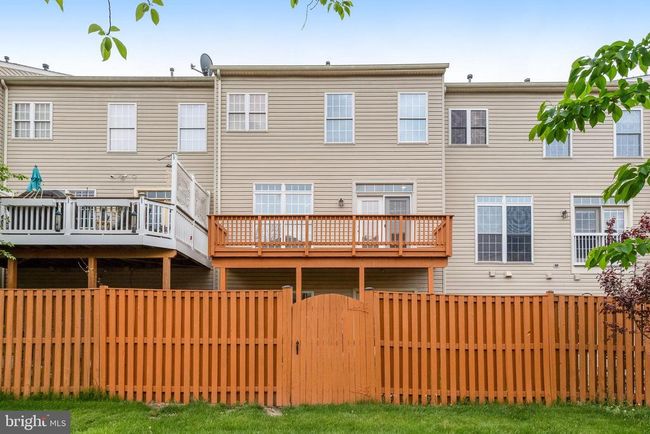 25804 Commons Sq, Townhouse with 3 bedrooms, 4 bathrooms and null parking in CHANTILLY VA | Image 42