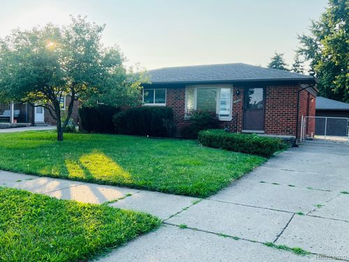 40351 Walter Dr, Sterling Heights, MI, 48310-1957 | Card Image