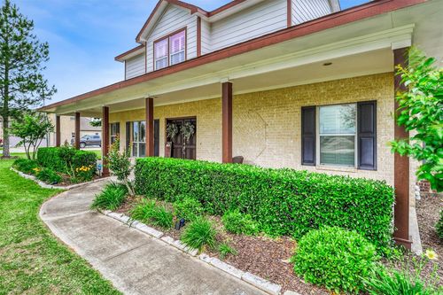 3026 Dees Cir, Sealy, TX, 77474-2242 | Card Image