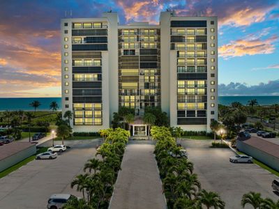 605 - 3100 N Highway A1a, Condo with 2 bedrooms, 2 bathrooms and null parking in Hutchinson Island FL | Image 1