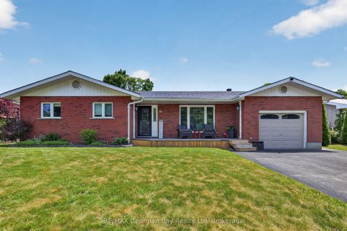 71 Lorne Ave, Penetanguishene, ON, L9M1H8 | Card Image