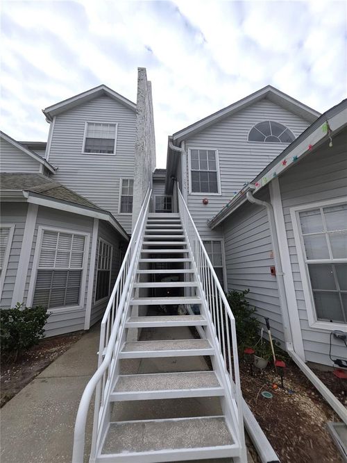 12219-12219 Armenia Gables Cir, TAMPA, FL, 33612-3936 | Card Image