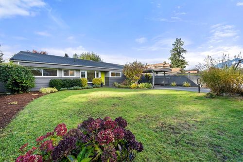 1155 Tatlow Ave, North Vancouver, BC, V7P2Z4 | Card Image