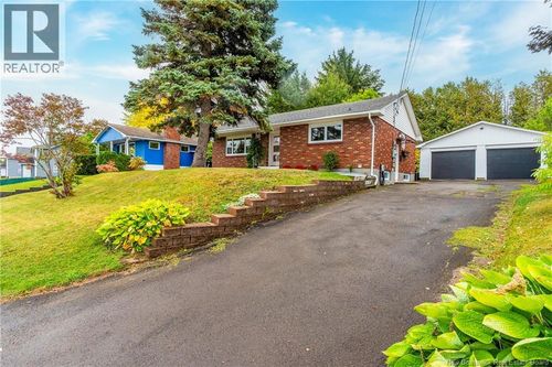 158 Lakeside Dr, Riverview, NB, E1B3G9 | Card Image