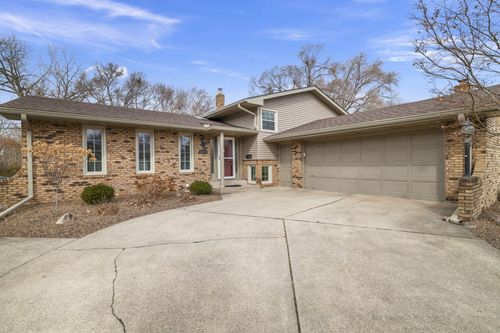 9000 Chestnut Ln, Munster, IN, 46321-3225 | Card Image