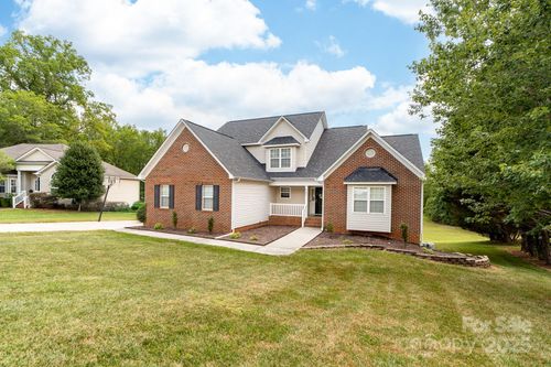 221 Deerfield Dr, Mount Holly, NC, 28120-1186 | Card Image