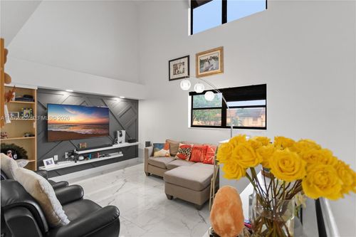 949 Sw 113th Ter, Pembroke Pines, FL, 33025-4303 | Card Image