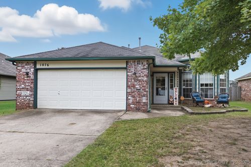 1076 131st Pl, Glenpool, OK, 74033-2340 | Card Image