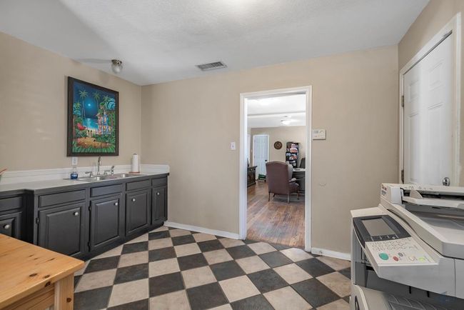 1605 N Big Spring St, Home with 0 bedrooms, 0 bathrooms and null parking in Midland TX | Image 36