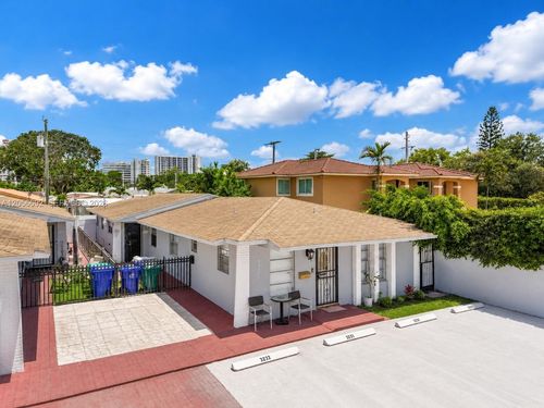 3231 Sw 25th St, Miami, FL, 33133-2015 | Card Image