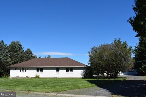 4035 Devonshire Rd, Bethlehem, PA, 18020-9693 | Card Image