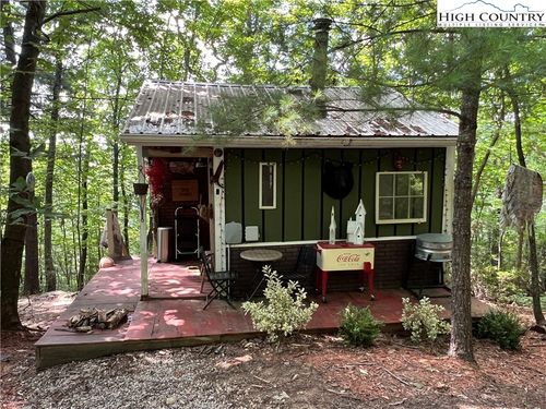 111 Shepherds Run, Purlear, NC, 28665-8838 | Card Image