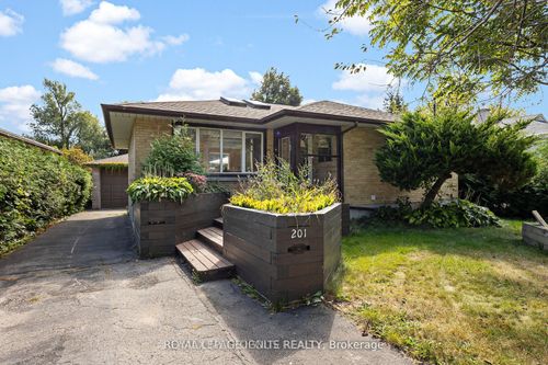 201 Southlawn Ave, Oshawa, ON, L1H3Y5 | Card Image