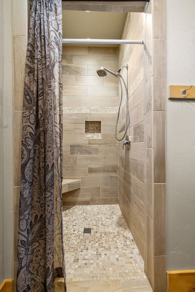 202 S Bowie St, Home with 5 bedrooms, 6 bathrooms and 1 parking in Fredericksburg TX | Image 36