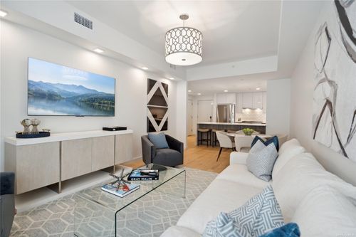 108-218 Middle Neck Rd, Great Neck, NY, 11021-1126 | Card Image