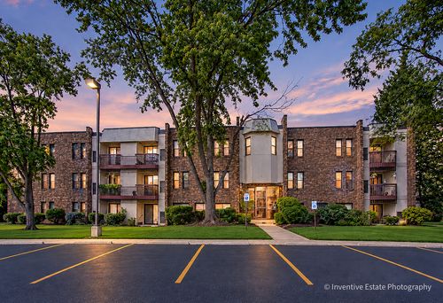 4-2212 Country Club Dr, Woodridge, IL, 60517-3061 | Card Image