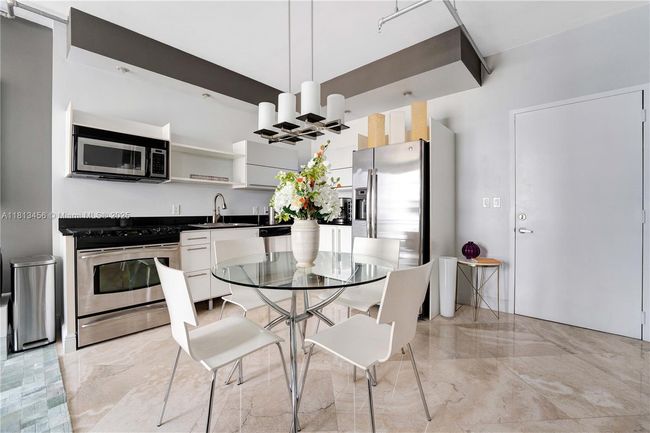 APT-2530 - 690 Sw 1 St Ct, Condo with 1 bedrooms, 1 bathrooms and null parking in MIAMI FL | Image 4