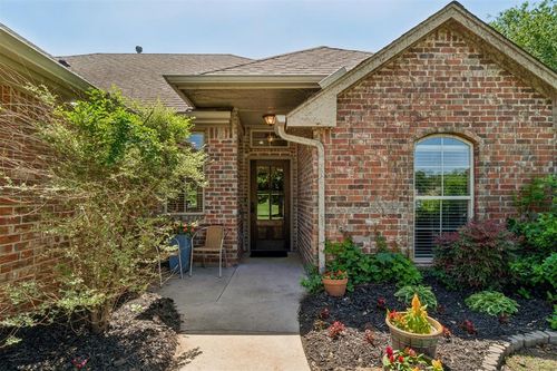 8308 Venezia Ln, Edmond, OK, 73034-2121 | Card Image