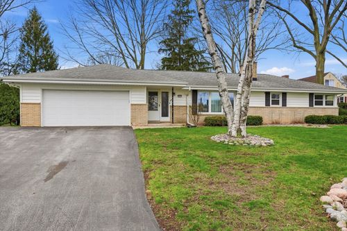 1415 N 118th St, Wauwatosa, WI, 53226-3231 | Card Image