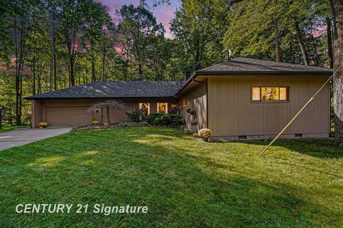 547 W Peterson Dr, Sanford, MI, 48657-9416 | Card Image