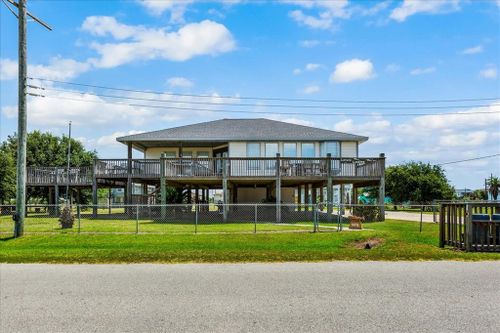 970 Gulfview Dr, Crystal Beach, TX, 77650 | Card Image