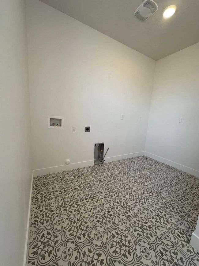 525 MLS 11 | Image 19