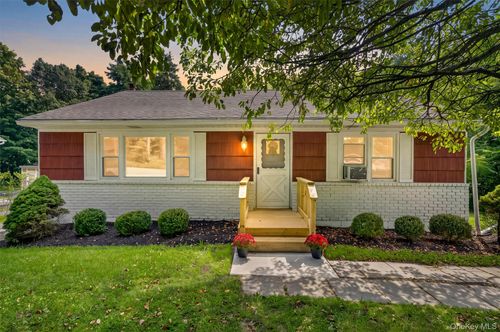 31 Leslie Rd, Newburgh, NY, 12550-1232 | Card Image