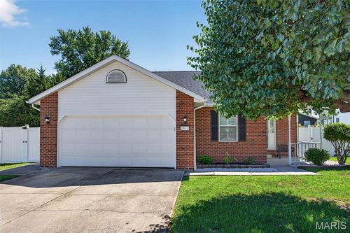 2917 Periwinkle Ct, Highland, IL, 62249-2761 | Card Image