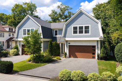 321-321 Lake Ave, Newton, MA, 02461-1272 | Card Image