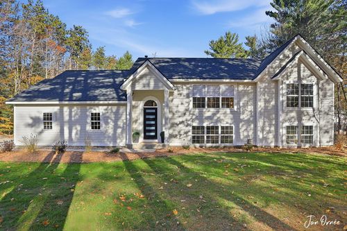 16573 Quincy St, Holland, MI, 49424-5827 | Card Image