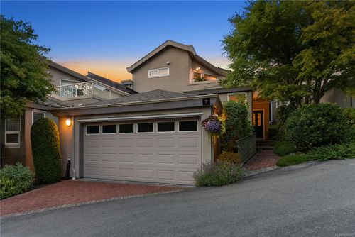 7-4771 Cordova Bay Rd, Victoria, BC, V8Y2J7 | Card Image