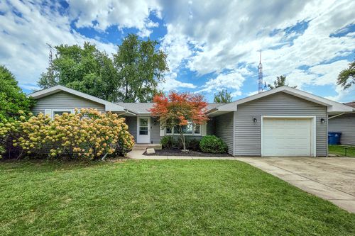 306 S East St, Hudson, IL, 61748-9037 | Card Image