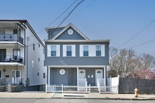583-583 Main St, Medford, MA, 02155-6552 | Card Image