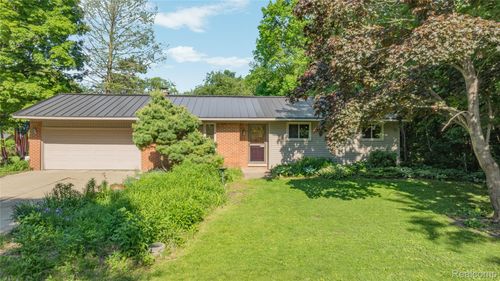 760 Waterbury Rd, Highland, MI, 48356-3018 | Card Image
