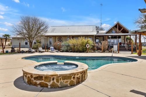 7355 Fm 713, Dale, TX, 78616-3327 | Card Image