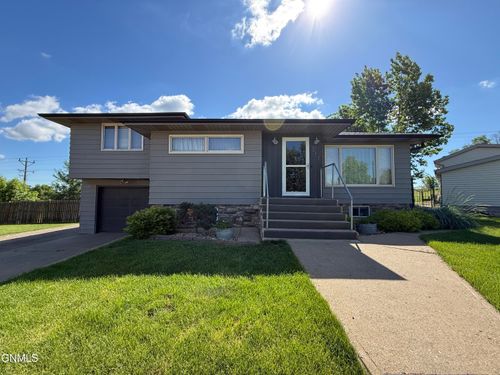312 E St S, Glen Ullin, ND, 58631 | Card Image