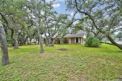 401 Skyforest Dr, House other with 3 bedrooms, 2 bathrooms and null parking in Hollywood Park TX | Image 3