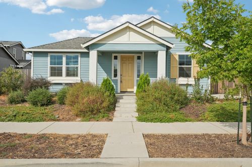 862 W Main St, Winters, CA, 95694-1861 | Card Image