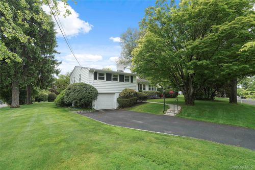 11 Maplemoor Ln, White Plains, NY, 10605-4721 | Card Image