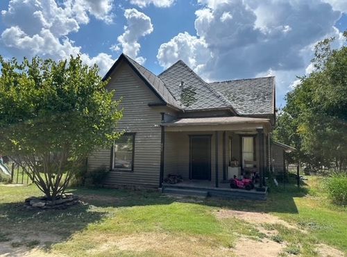 402 Main St, Blanket, TX, 76432-2101 | Card Image