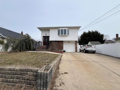 630 S Wellwood Ave, Lindenhurst, NY, 11757-5707 | Card Image