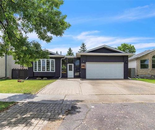 784 Beecher Ave, Winnipeg, MB, R2V4R5 | Card Image