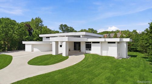 24696 Franklin Park Dr, Franklin, MI, 48025-1286 | Card Image