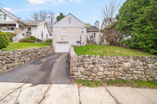 16 Forest Ave, Ossining, NY, 10562-3624 | Card Image
