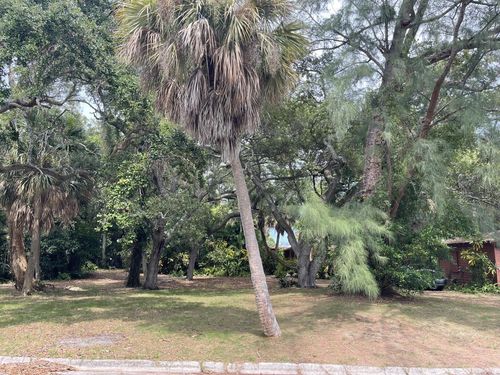 806 S Lakeside Dr, Lake Worth Beach, FL, 33460-5032 | Card Image
