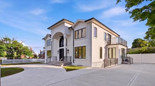 51 Sobro Ave, Valley Stream, NY, 11580-2314 | Card Image