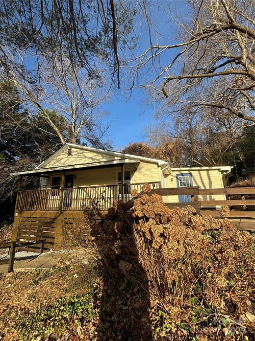 30 Porter St, Tryon, NC, 28782-2689 | Card Image