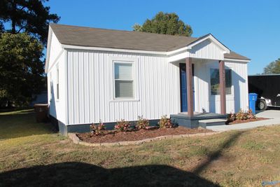 827 West Main Street, House other with 2 bedrooms, 1 bathrooms and null parking in Hartselle AL | Image 3