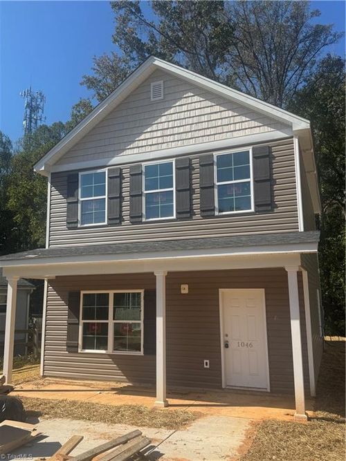 1046 N Scales St, Reidsville, NC, 27320-2224 | Card Image